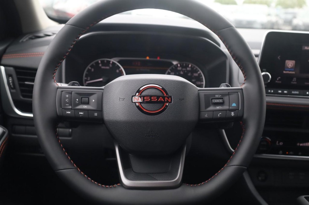 Nissan Rogue Vehicle Image 08