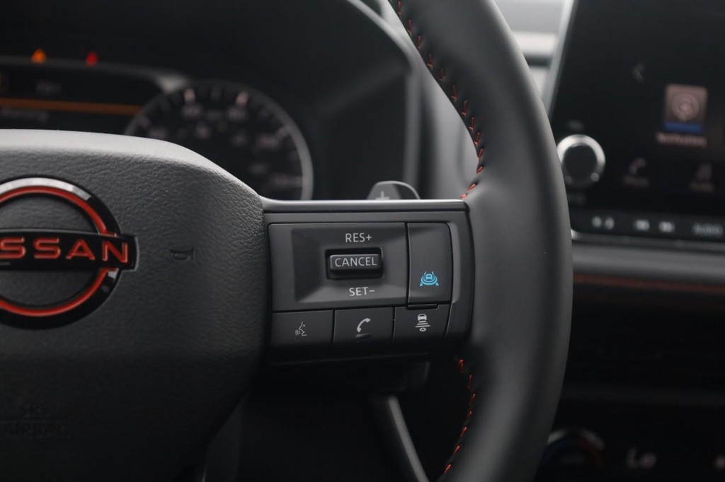 Nissan Rogue Vehicle Image 09