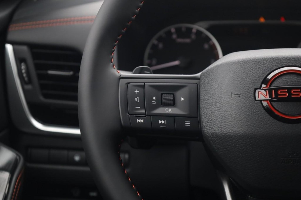 Nissan Rogue Vehicle Image 10