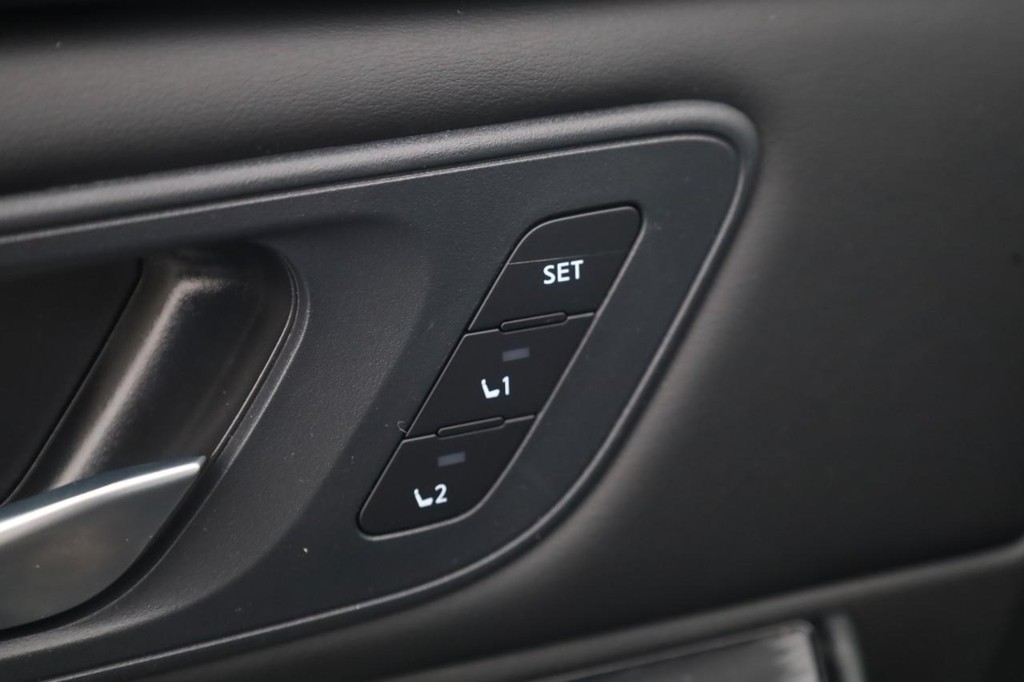 Nissan Rogue Vehicle Image 12