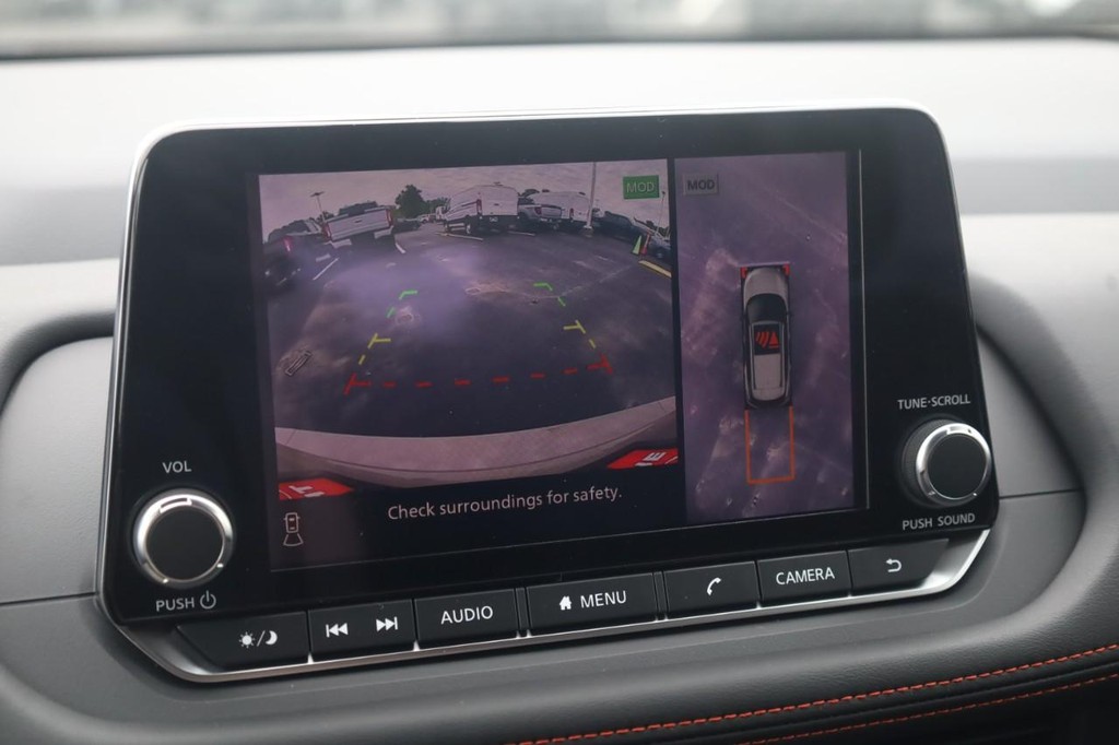 Nissan Rogue Vehicle Image 16