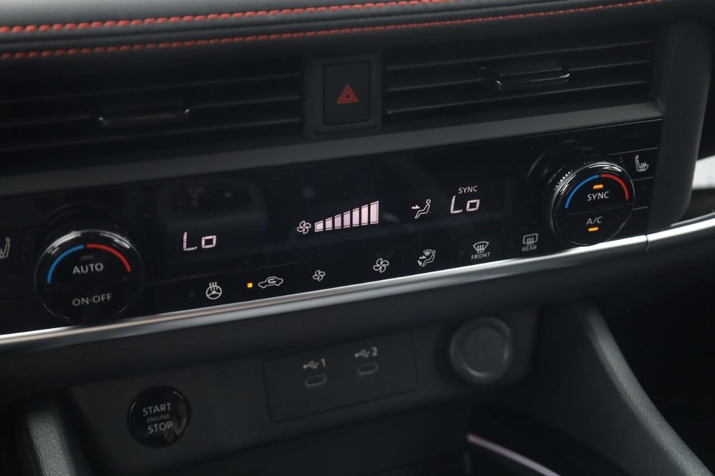 Nissan Rogue Vehicle Image 17