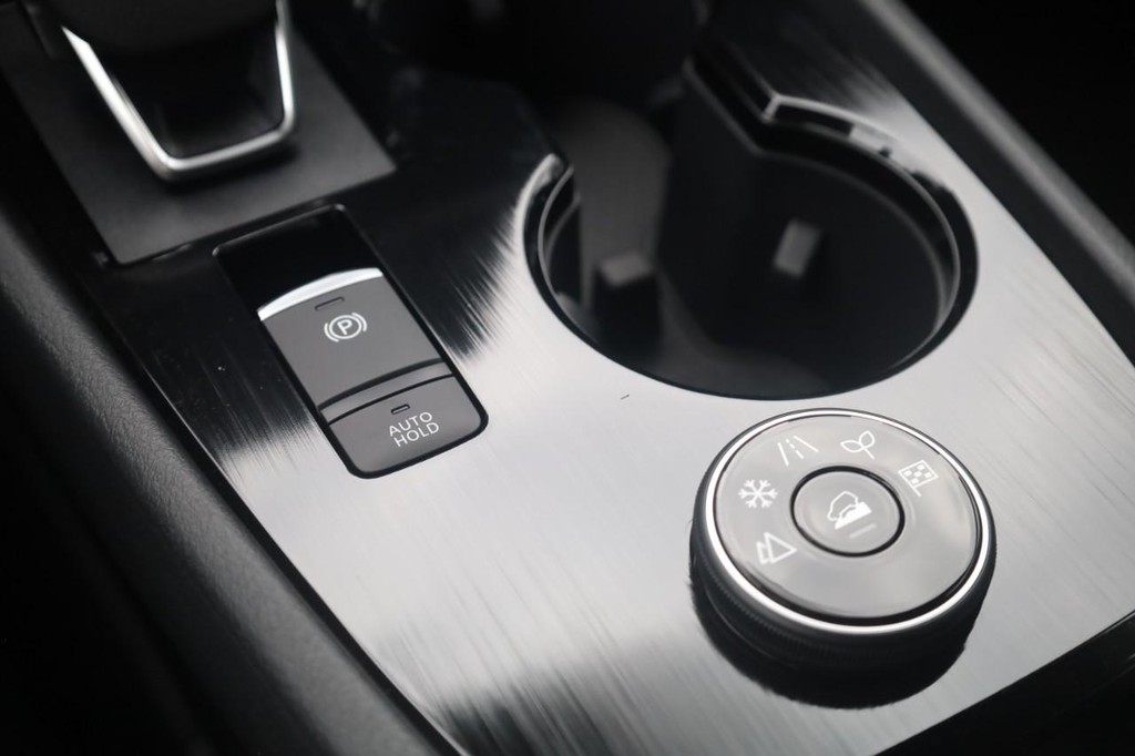 Nissan Rogue Vehicle Image 19