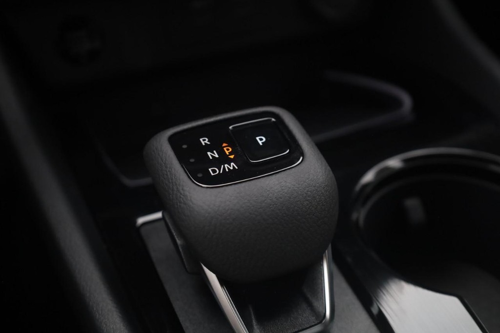 Nissan Rogue Vehicle Image 20