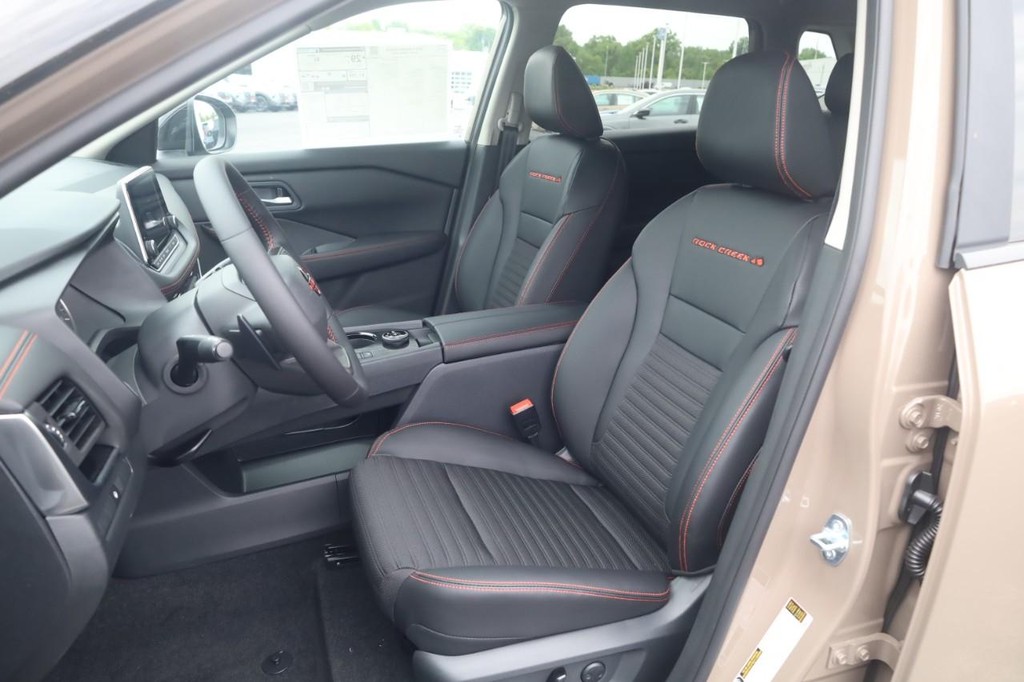 Nissan Rogue Vehicle Image 21