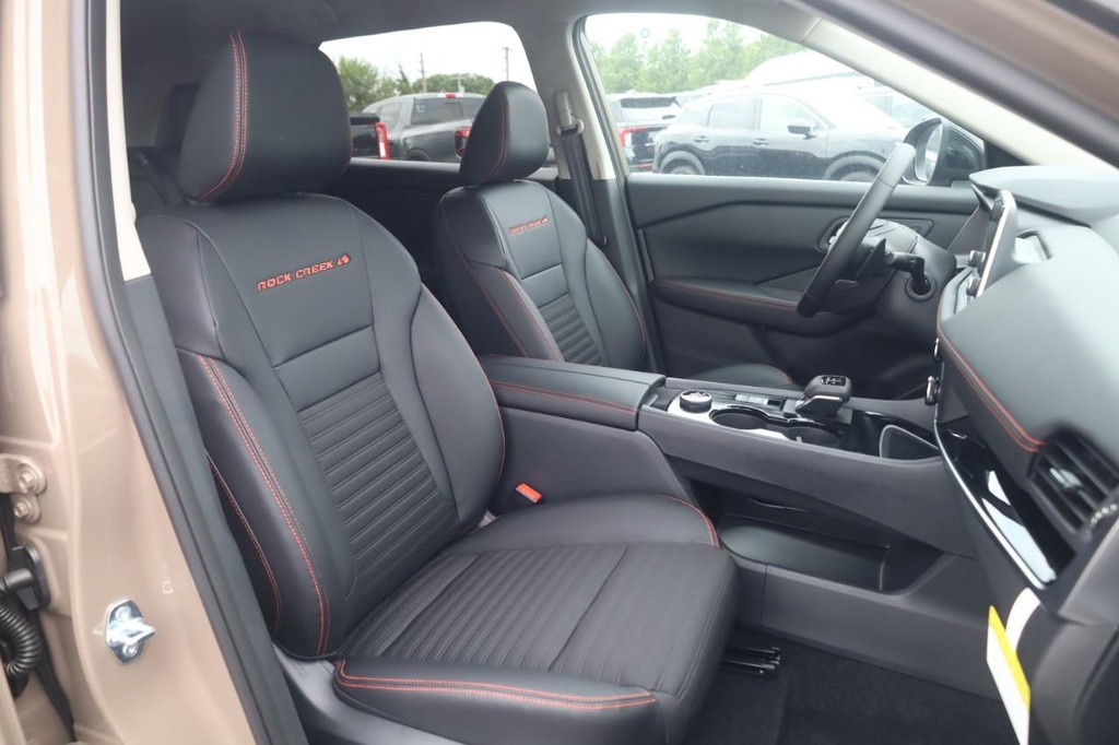Nissan Rogue Vehicle Image 22
