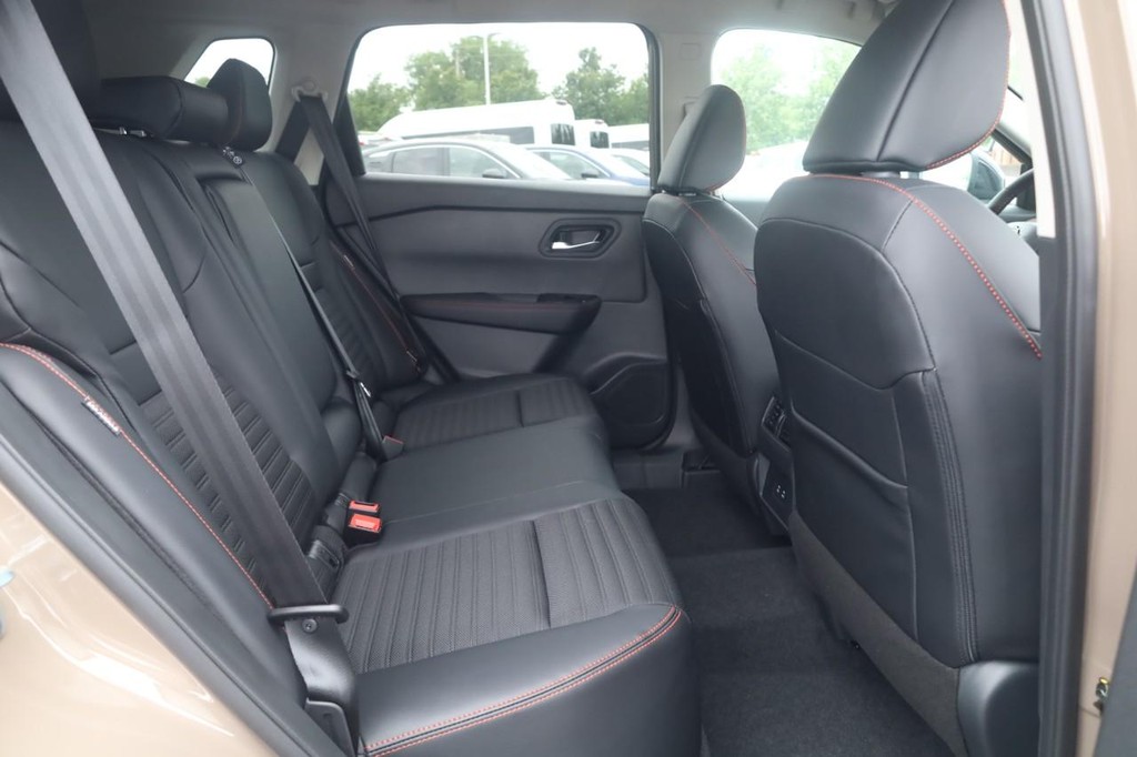 Nissan Rogue Vehicle Image 23
