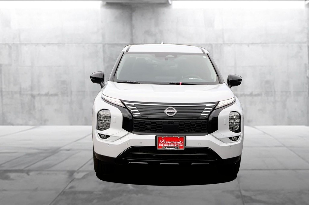 Nissan Rogue Plug-In Hybrid Vehicle Image 04