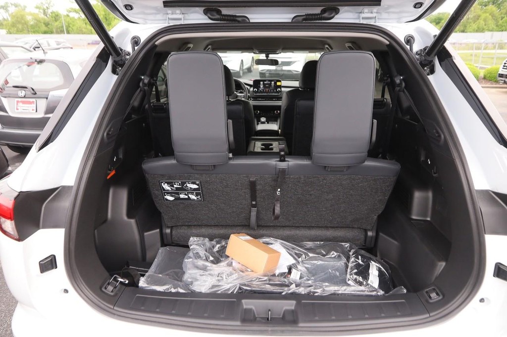 Nissan Rogue Plug-In Hybrid Vehicle Image 07