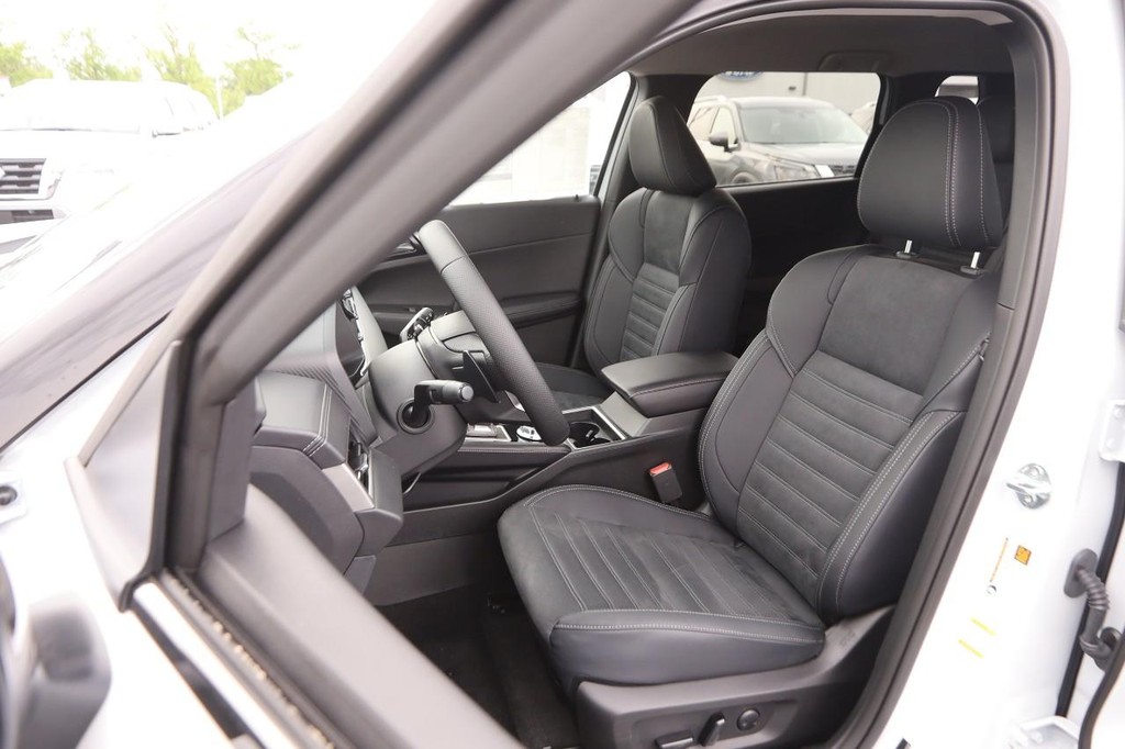Nissan Rogue Plug-In Hybrid Vehicle Image 09