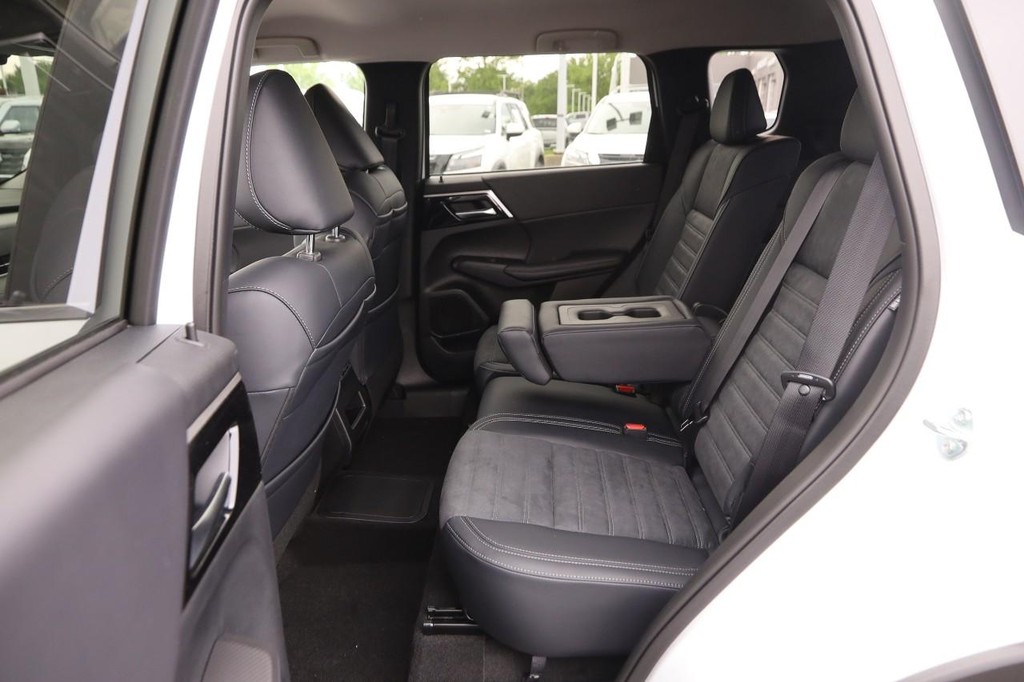 Nissan Rogue Plug-In Hybrid Vehicle Image 10