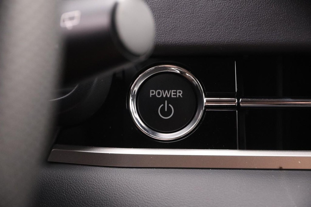 Nissan Rogue Plug-In Hybrid Vehicle Image 16