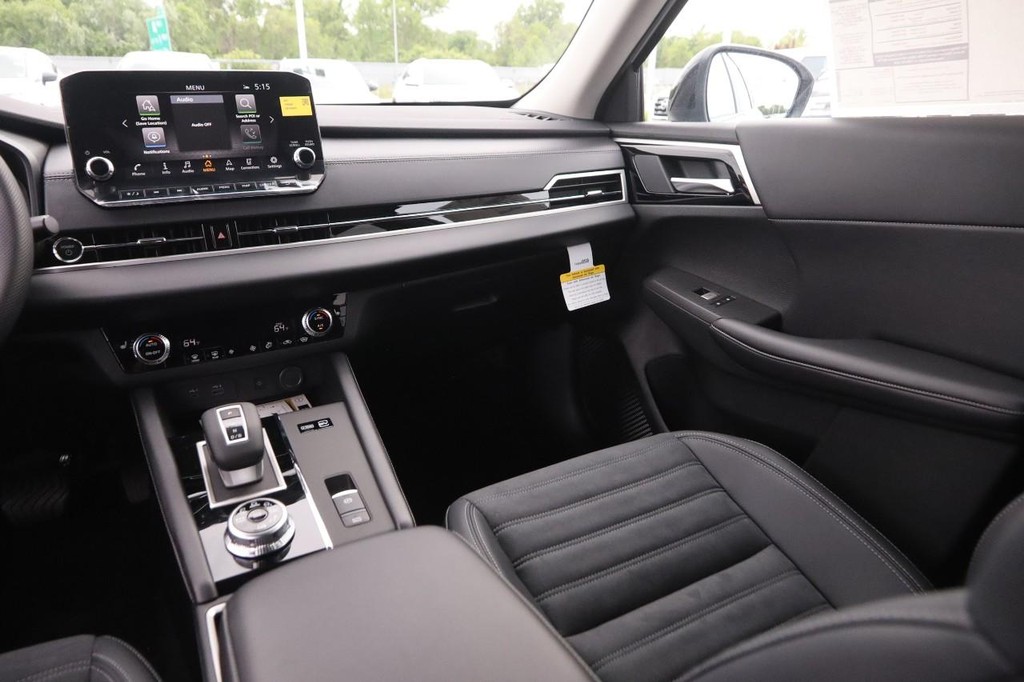 Nissan Rogue Plug-In Hybrid Vehicle Image 26