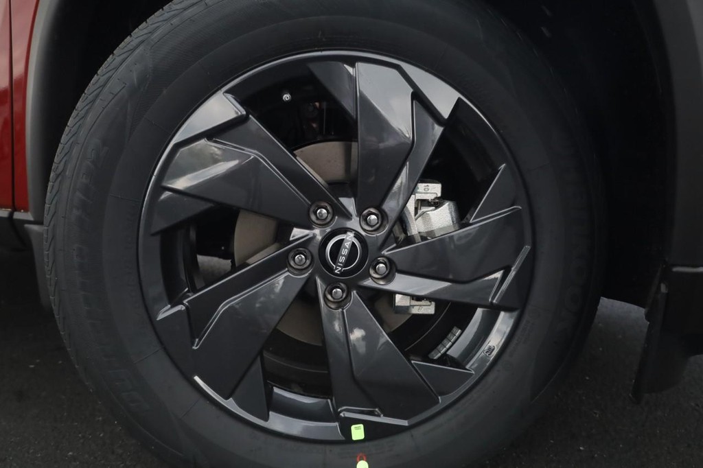Nissan Rogue Vehicle Image 03