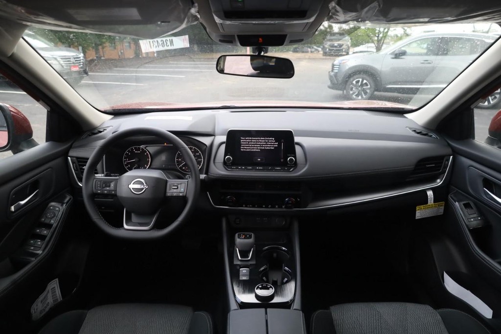 Nissan Rogue Vehicle Image 07