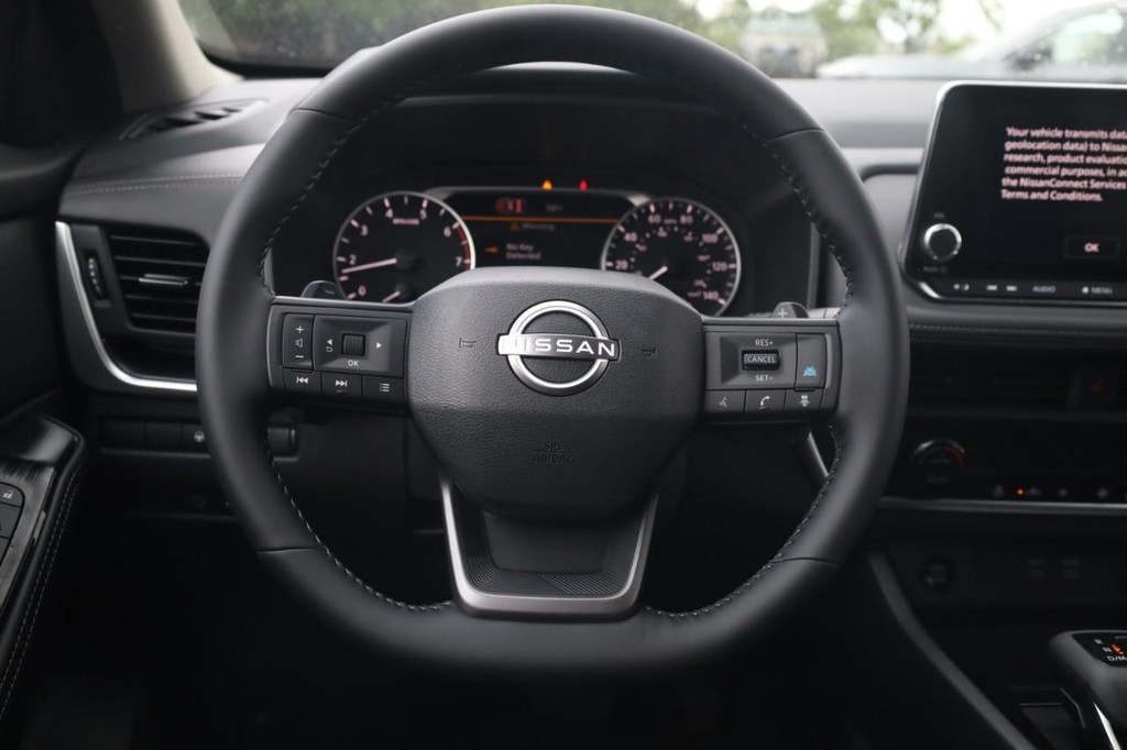Nissan Rogue Vehicle Image 08