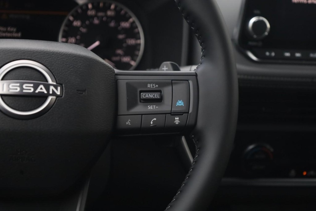 Nissan Rogue Vehicle Image 09