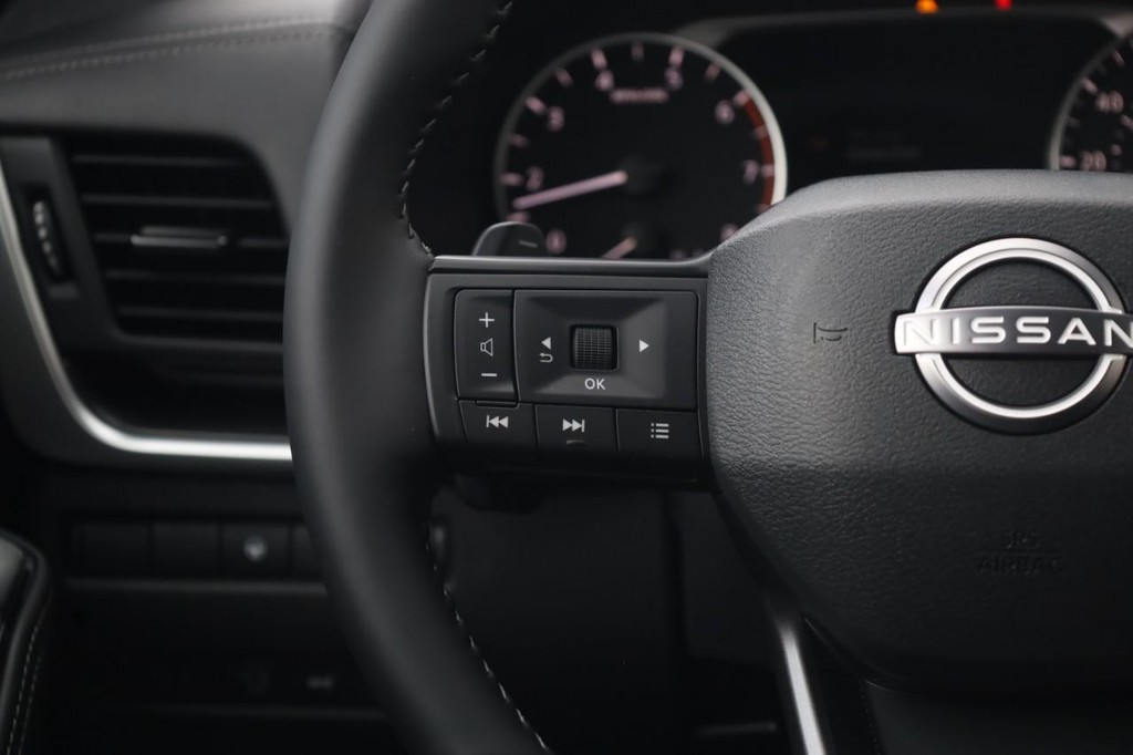 Nissan Rogue Vehicle Image 10