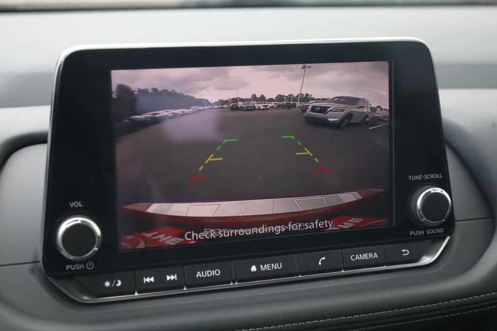 Nissan Rogue Vehicle Image 15