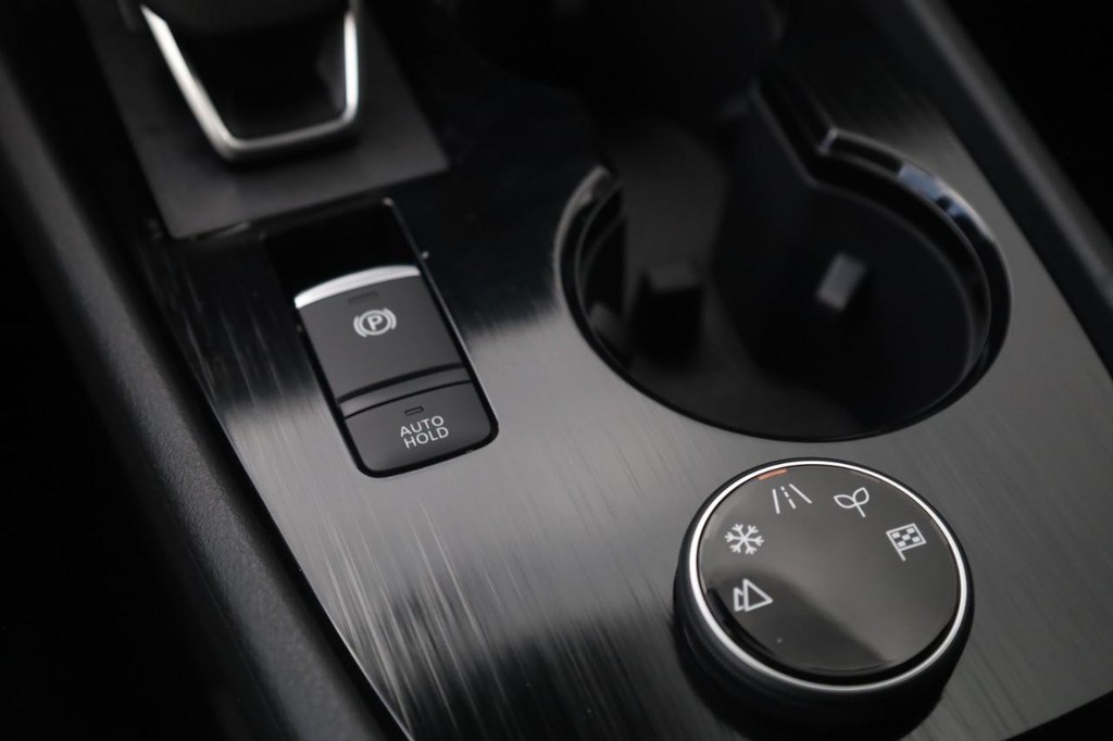 Nissan Rogue Vehicle Image 18