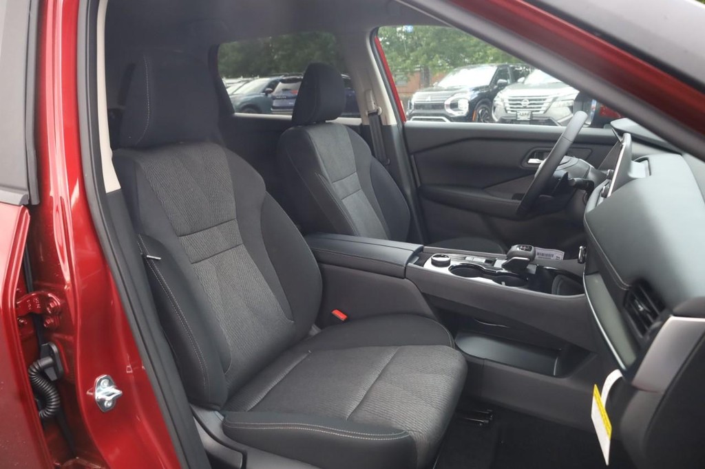 Nissan Rogue Vehicle Image 21