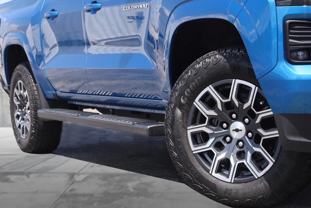 Chevrolet Colorado Vehicle Image 03