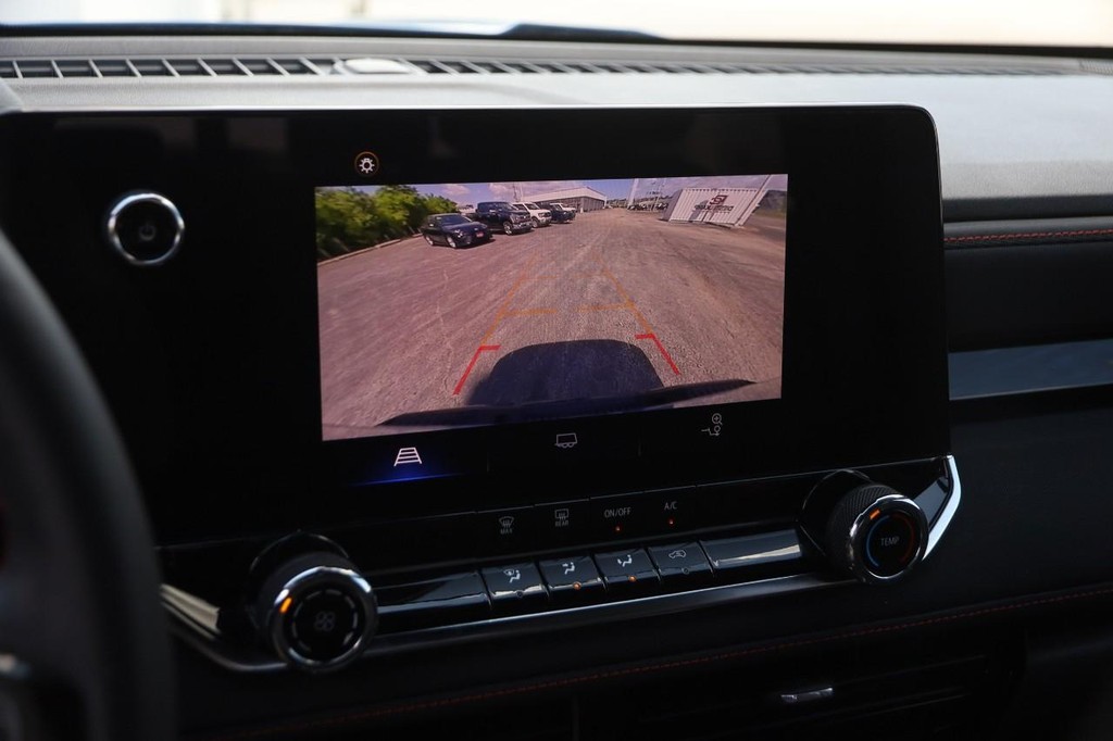 Chevrolet Colorado Vehicle Image 15