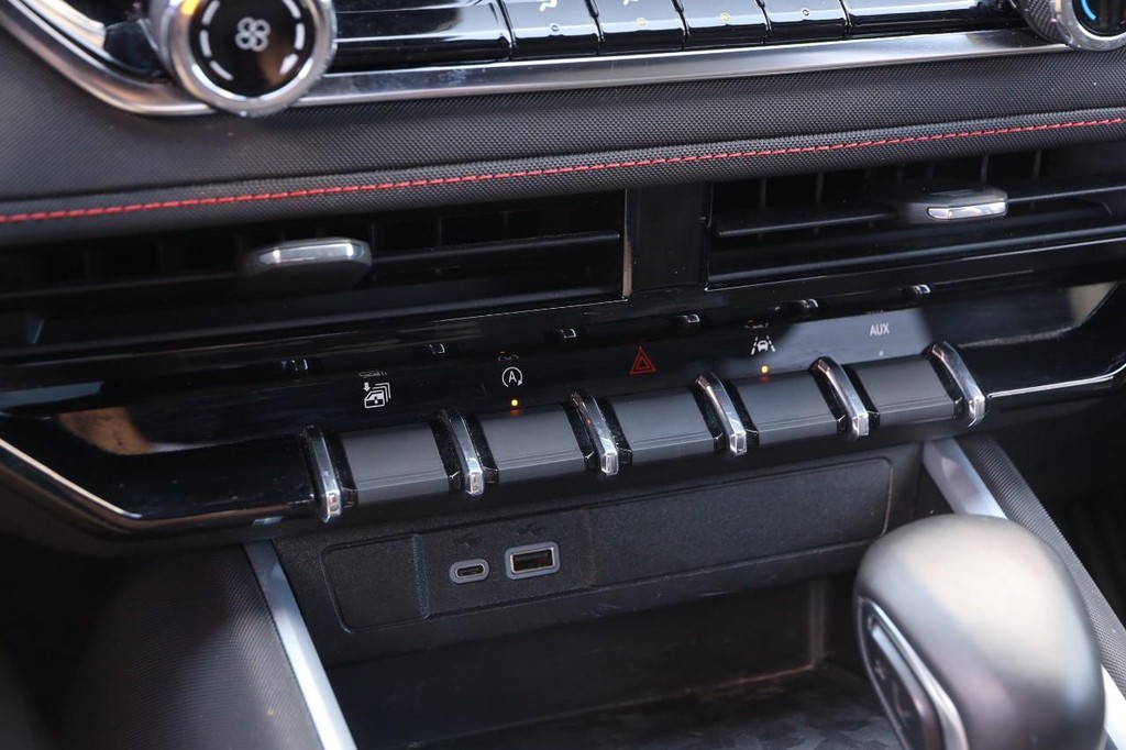Chevrolet Colorado Vehicle Image 16