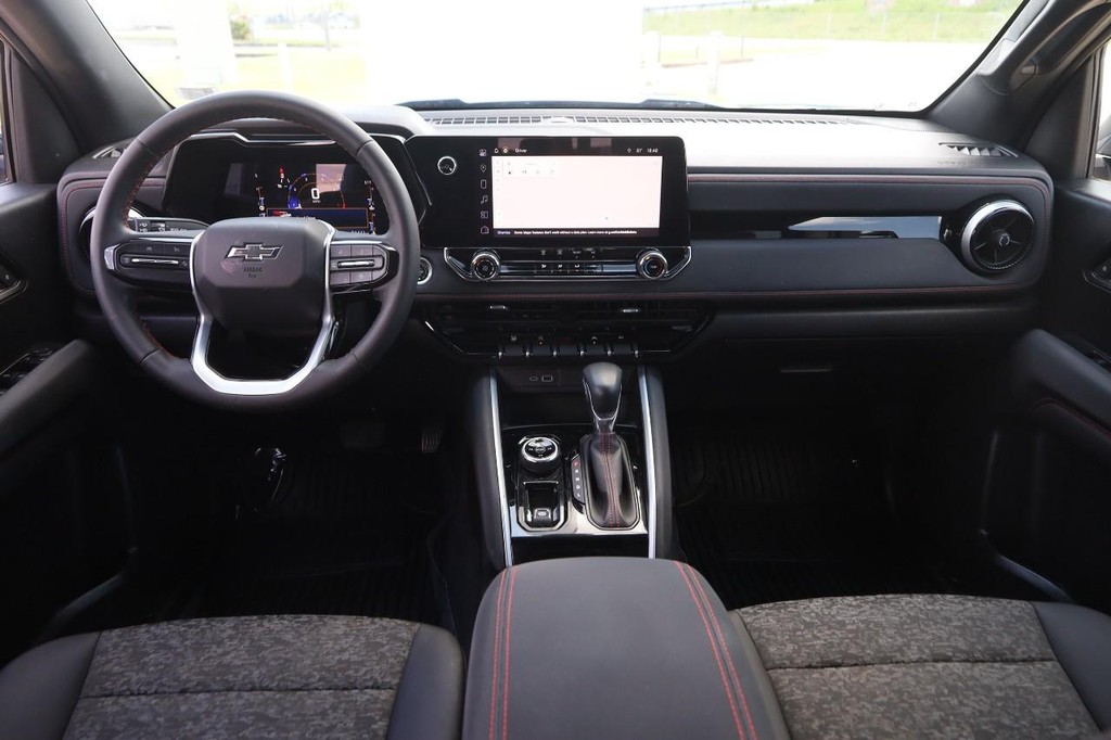 Chevrolet Colorado Vehicle Image 18