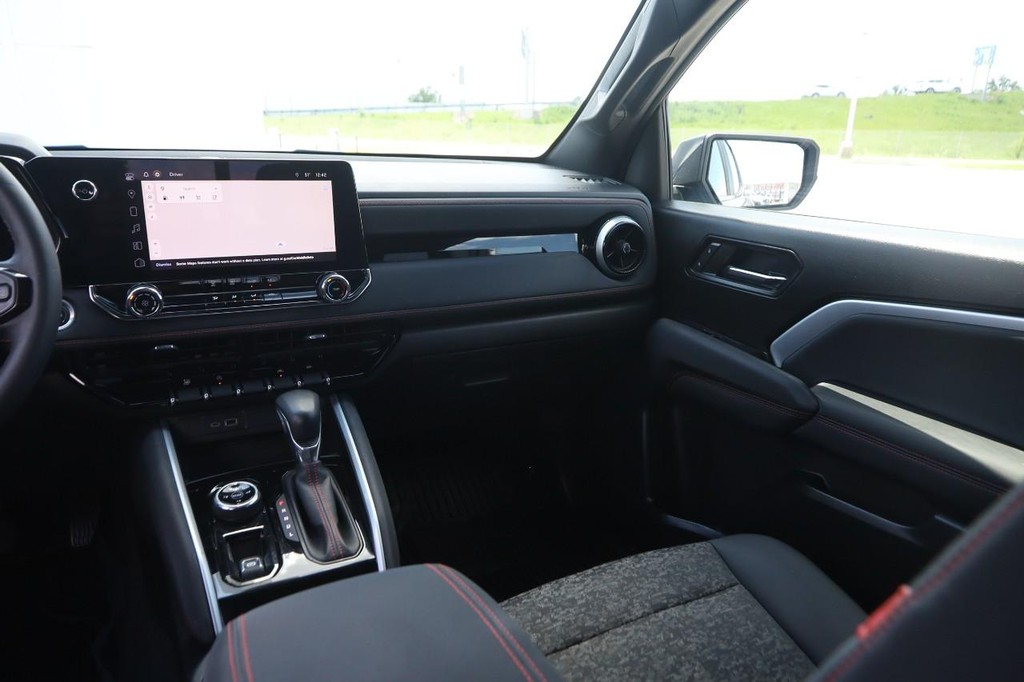 Chevrolet Colorado Vehicle Image 22