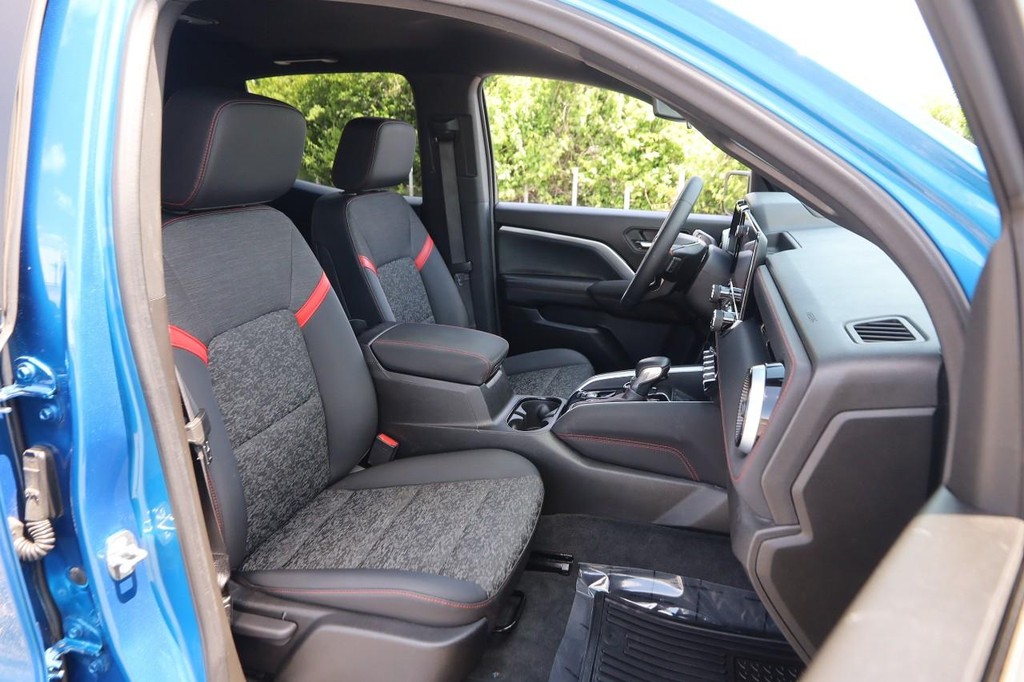 Chevrolet Colorado Vehicle Image 23