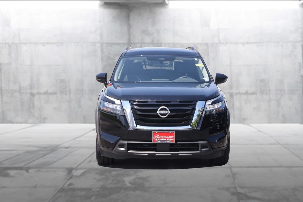 Nissan Pathfinder Vehicle Image 04