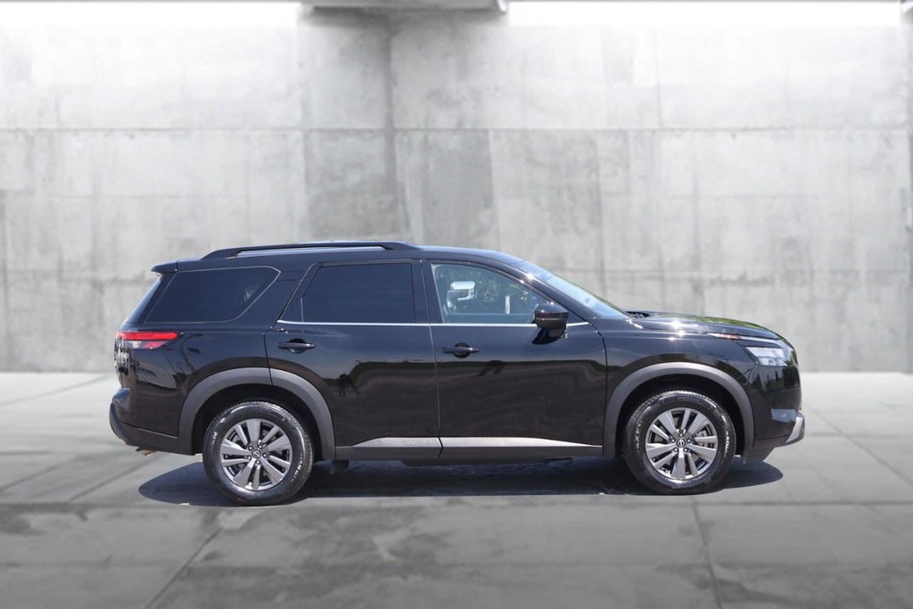 Nissan Pathfinder Vehicle Image 05
