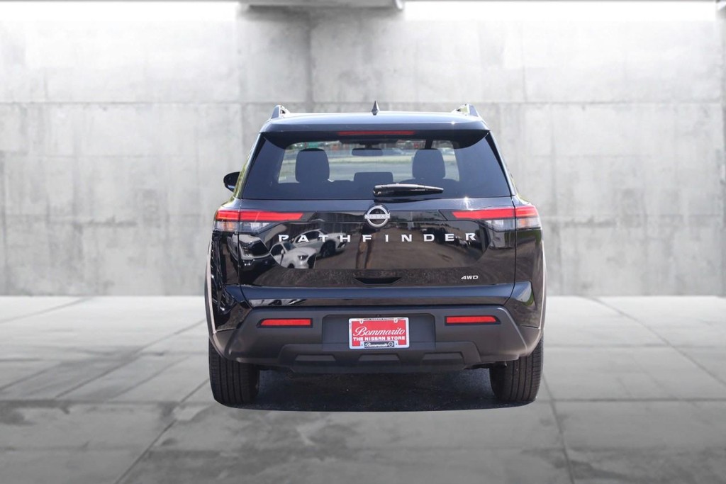 Nissan Pathfinder Vehicle Image 06