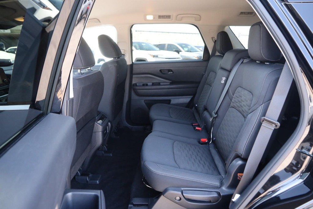 Nissan Pathfinder Vehicle Image 10