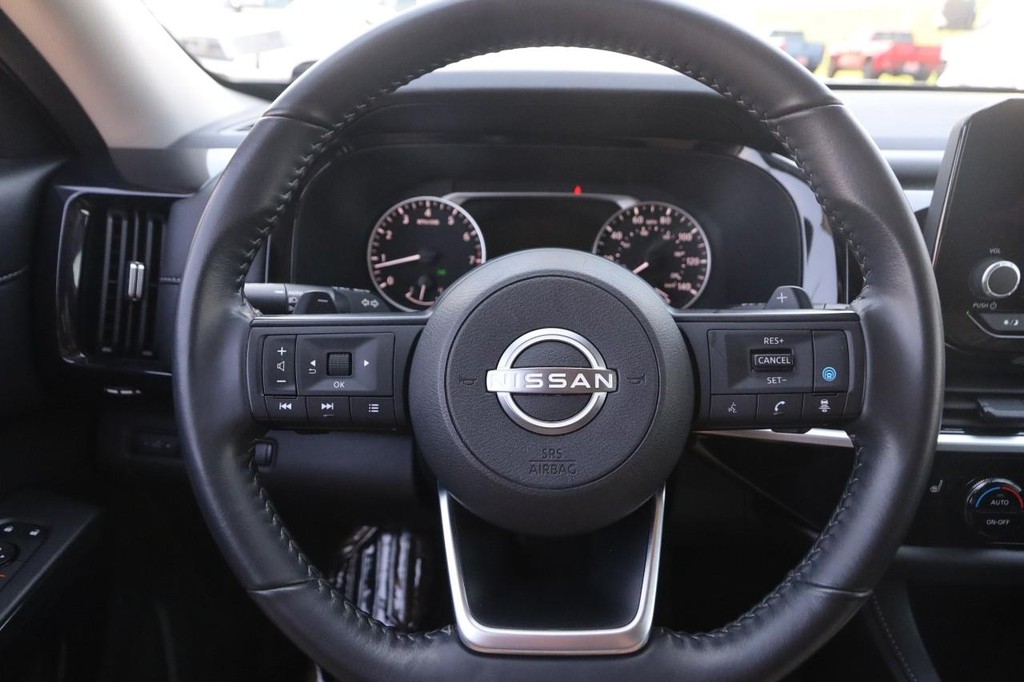 Nissan Pathfinder Vehicle Image 12