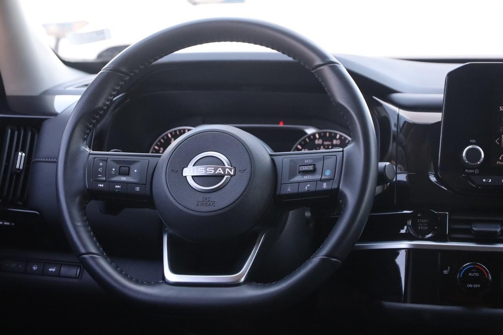 Nissan Pathfinder Vehicle Image 18