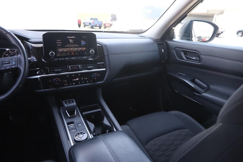 Nissan Pathfinder Vehicle Image 20