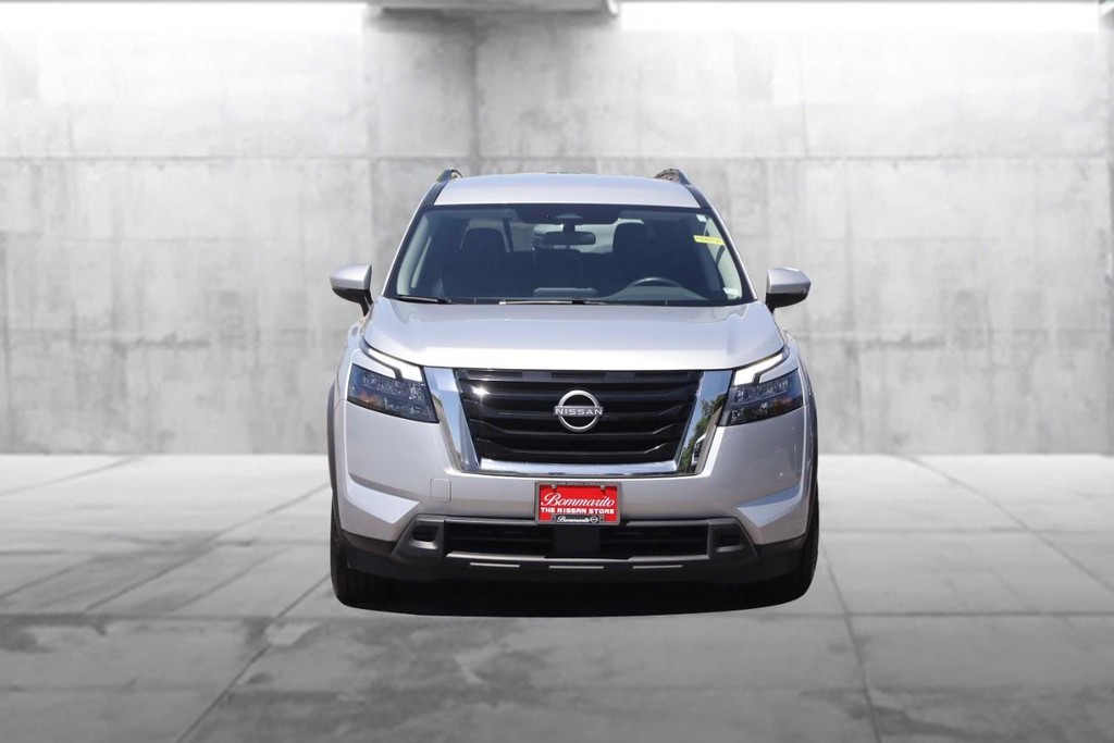 Nissan Pathfinder Vehicle Image 04