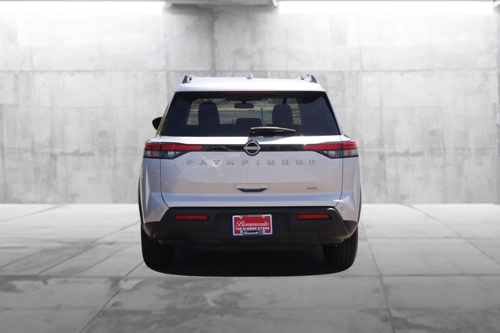 Nissan Pathfinder Vehicle Image 06