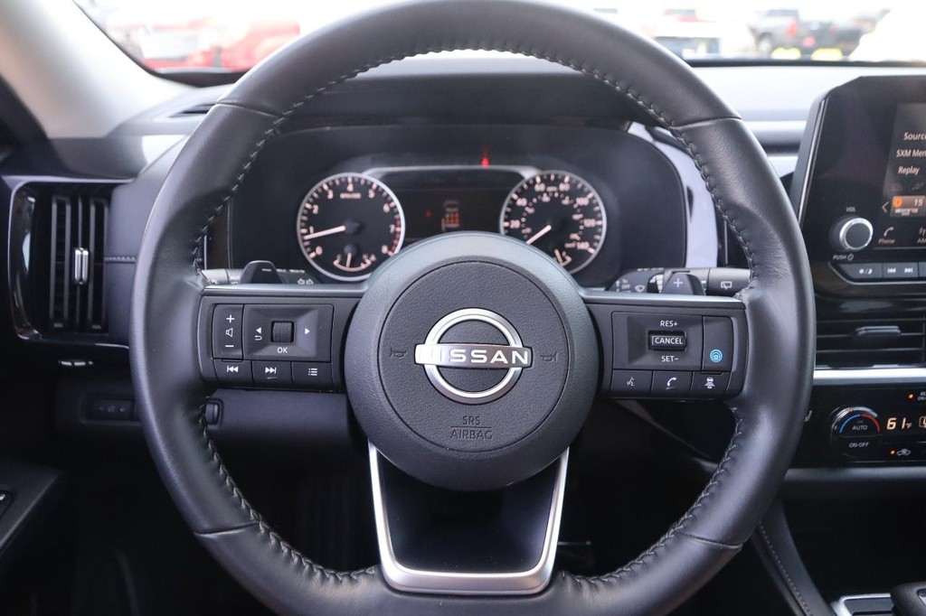Nissan Pathfinder Vehicle Image 12