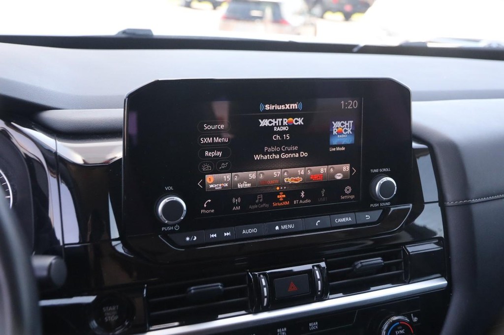 Nissan Pathfinder Vehicle Image 17