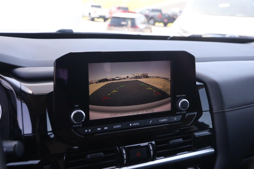Nissan Pathfinder Vehicle Image 18