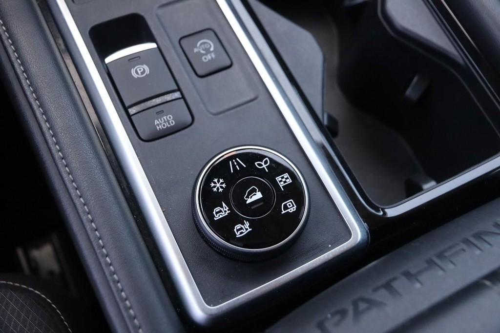 Nissan Pathfinder Vehicle Image 20