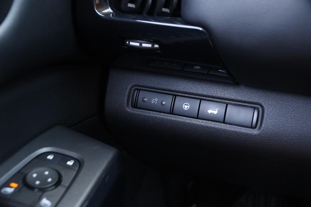 Nissan Pathfinder Vehicle Image 21