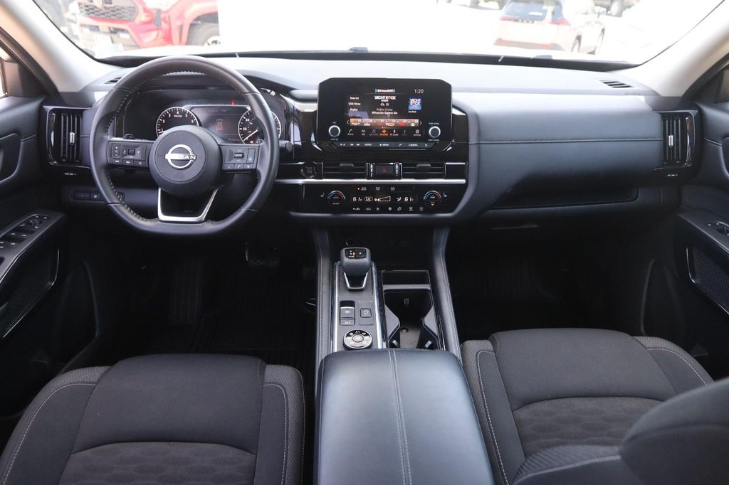 Nissan Pathfinder Vehicle Image 22