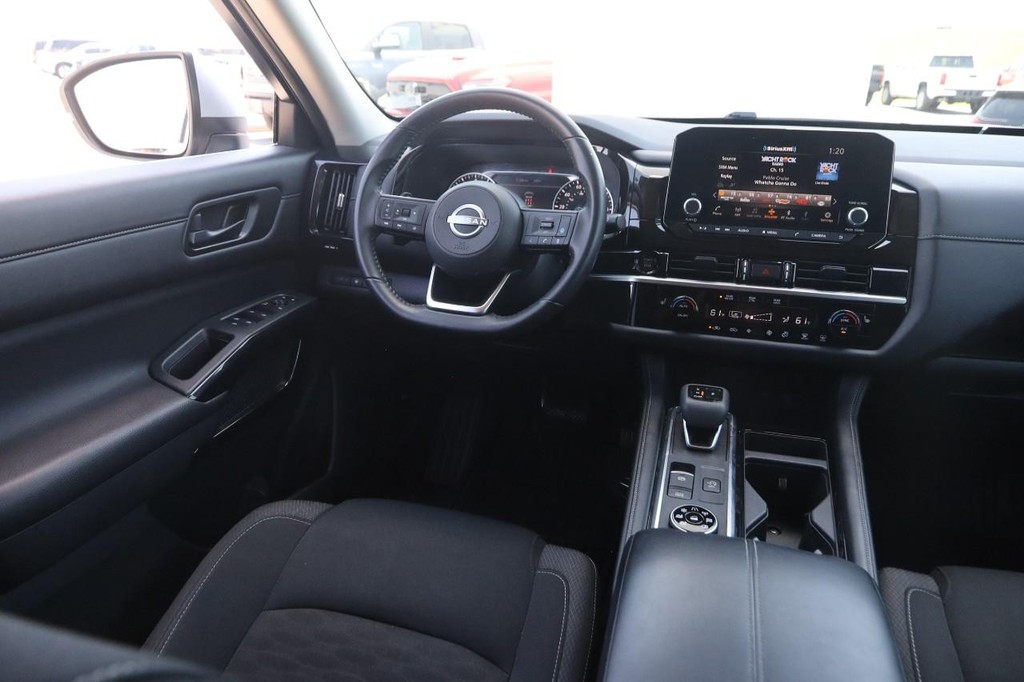 Nissan Pathfinder Vehicle Image 23