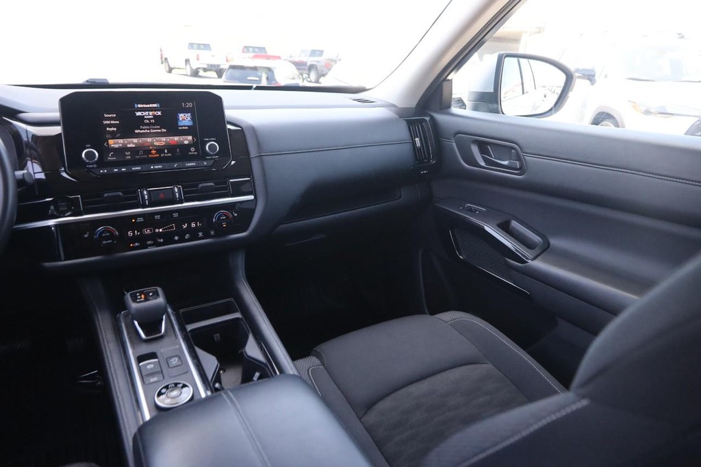 Nissan Pathfinder Vehicle Image 26