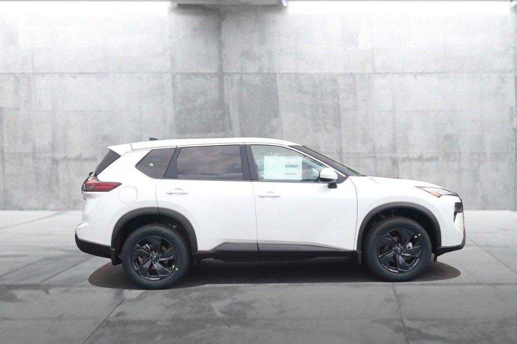 Nissan Rogue Vehicle Image 05