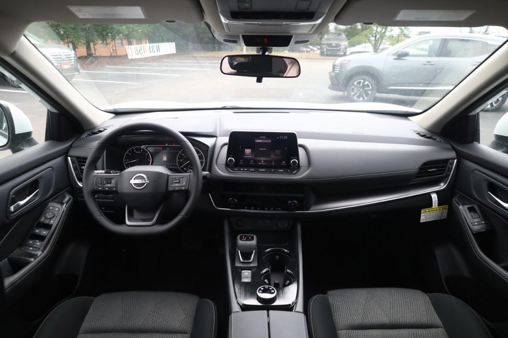 Nissan Rogue Vehicle Image 07